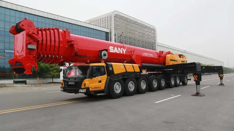 A Sany SAC6000 crane.