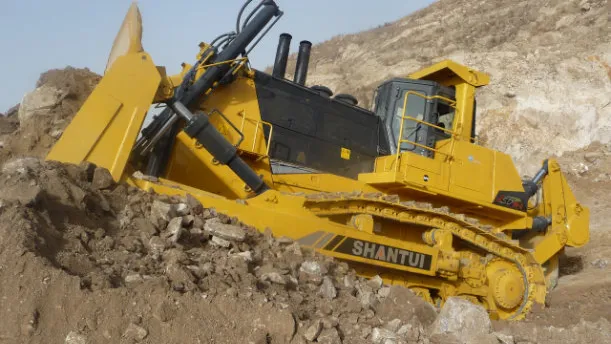 بلدوزر شانتوي SD90 أكبر بلدوزر صيني مصنّع إلى اليوم. مصدر الصورة شركة شانتوي كونستركشن ماشينري
