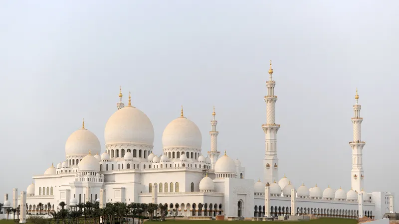 Sheikh Zayed Grand Mosque Image Courtesy of Experience Abu Dhabi