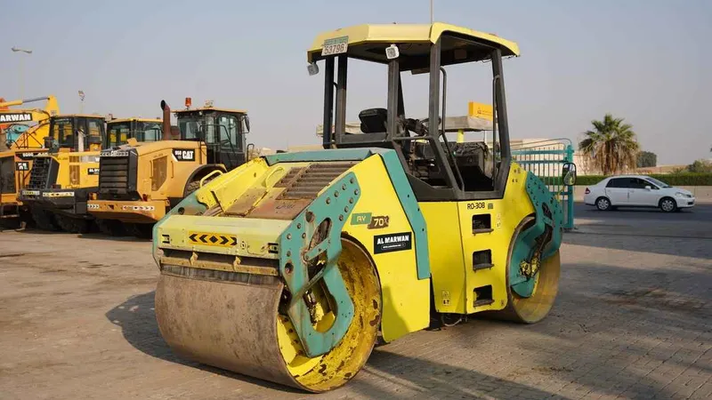A Bomag tandem roller can operate forwards and backwards