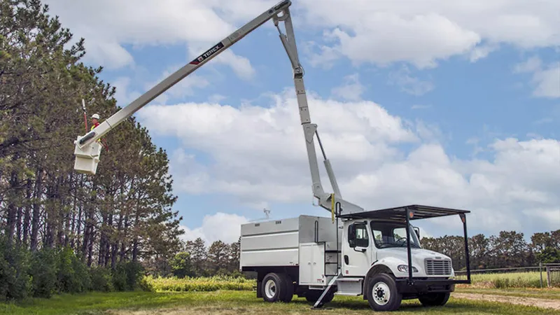 Terex HyPower SmartPTO bucket truck.