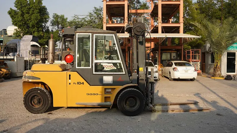 Used 2003 DanTruck 9000 forklift