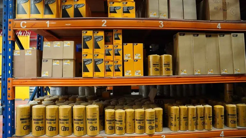 OEM Caterpillar oil and fuel filters are essential service kits components