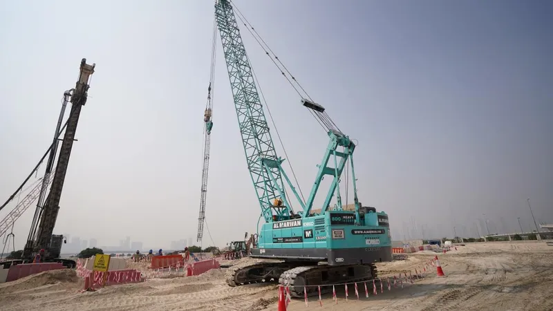CKS600 crawler crane in action.