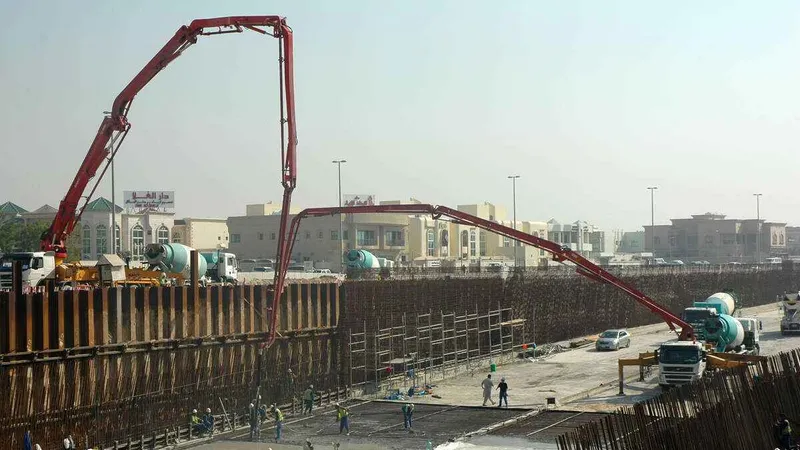 شاحنات خلط وضخ الخرسانة