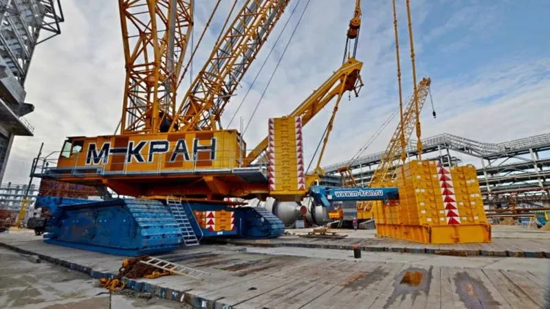 Demag CC 8800-1 TWIN crawler crane.