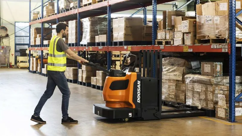 Electric pallet jacks