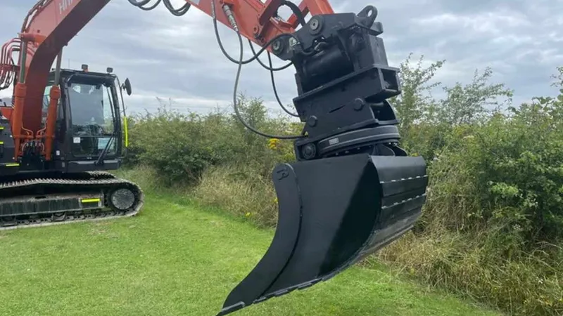 Rotating 360° excavator grading bucket