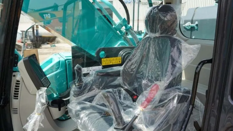 kobelco sk500 excavator interior cabin