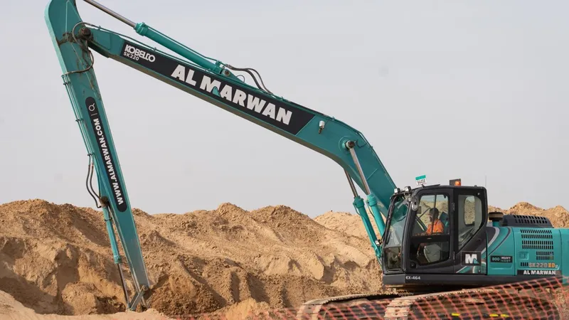 Kobelco SK220 long boom excavator