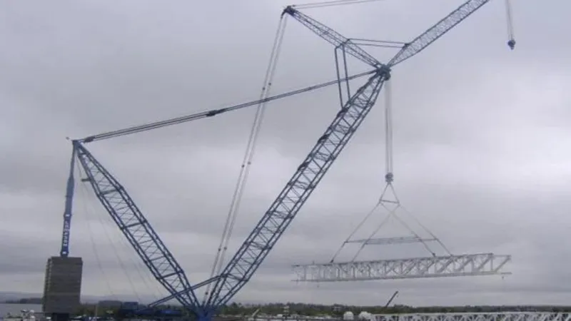 Lampson LTL-2600 crawler crane