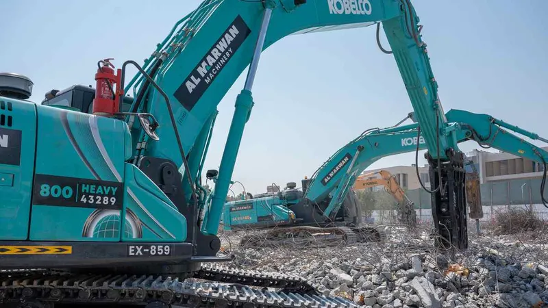 حفارات كوبلكو SK380 متوسطة الحجم 