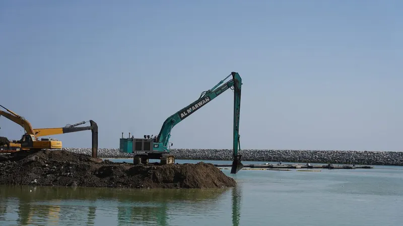 Kobelco SK850 excavator