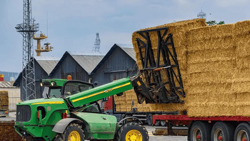telehandler in agriculture work