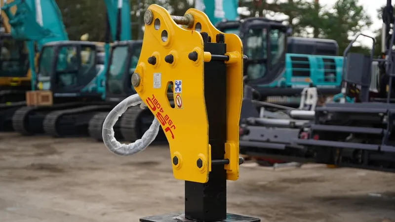 The JSC JSB40BL medium-duty hydraulic breaker