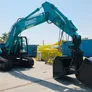 Kobelco SK220 excavator attached to a clamshell bucket