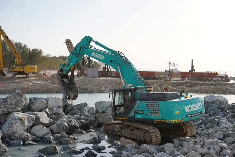 Kobelco SK380 excavator
