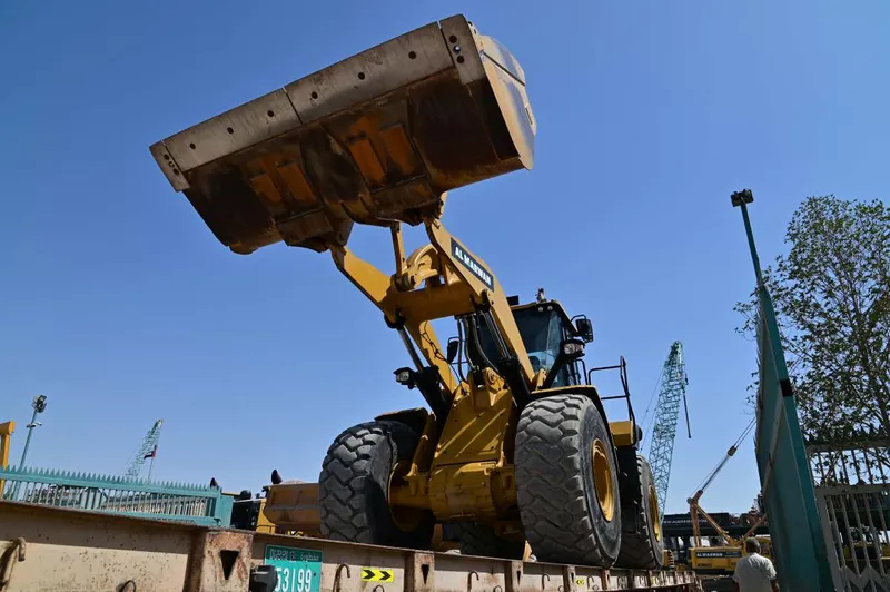 The Caterpillar 966L wheel loader