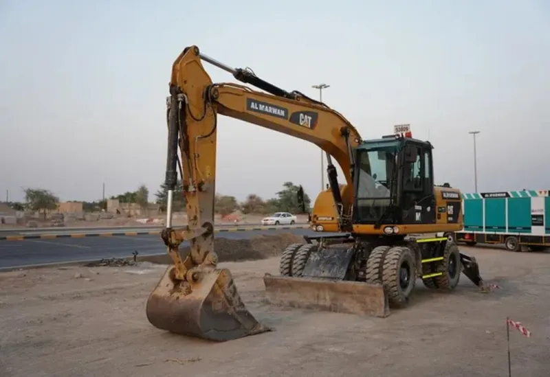 wheeled&nbsp;excavator for rent at Al Marwan