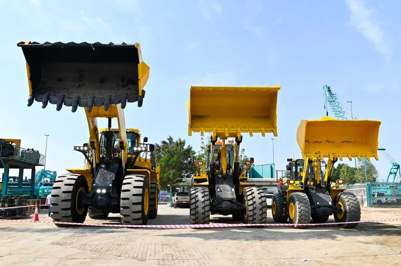 The Komatsu WA900 wheel loaders