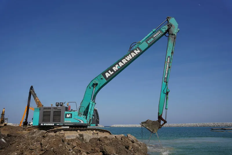 A Kobelco SK850 equipped with a long boom. This particular customized model is on display at our SIE wing