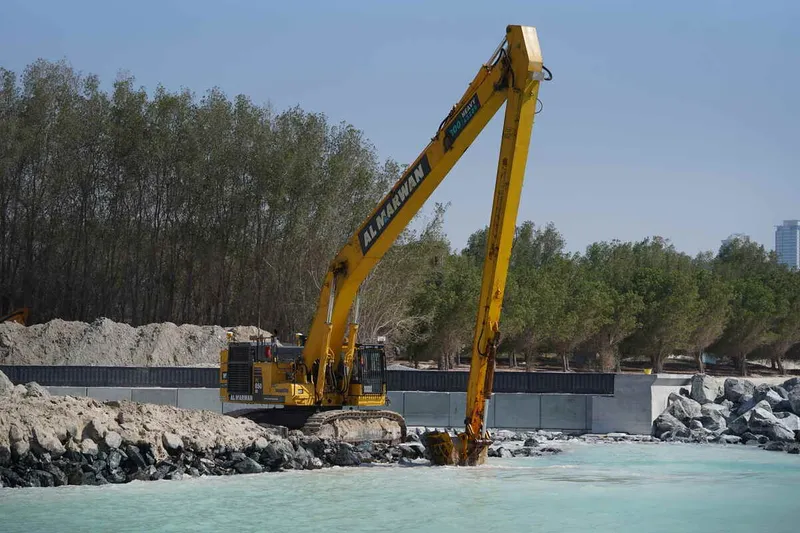 An Al Marwan Komatsu PC850 long boom excavator at Al Layyah job site