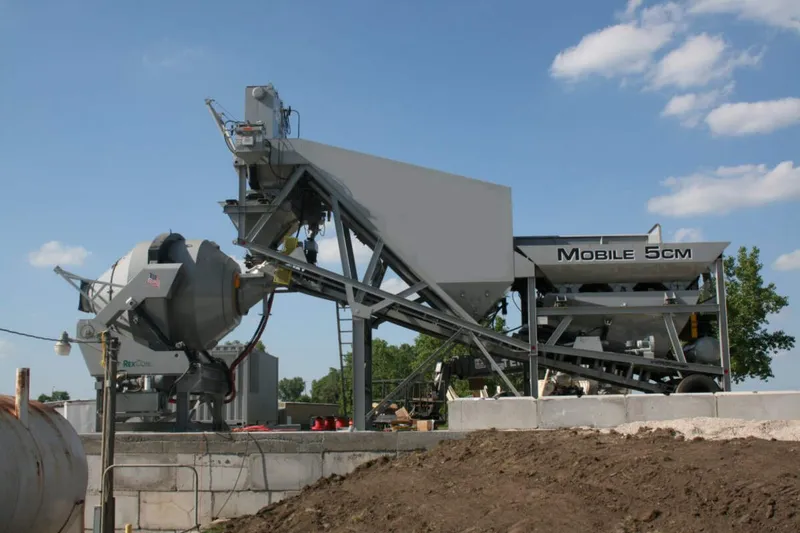 Continuous concrete mixer