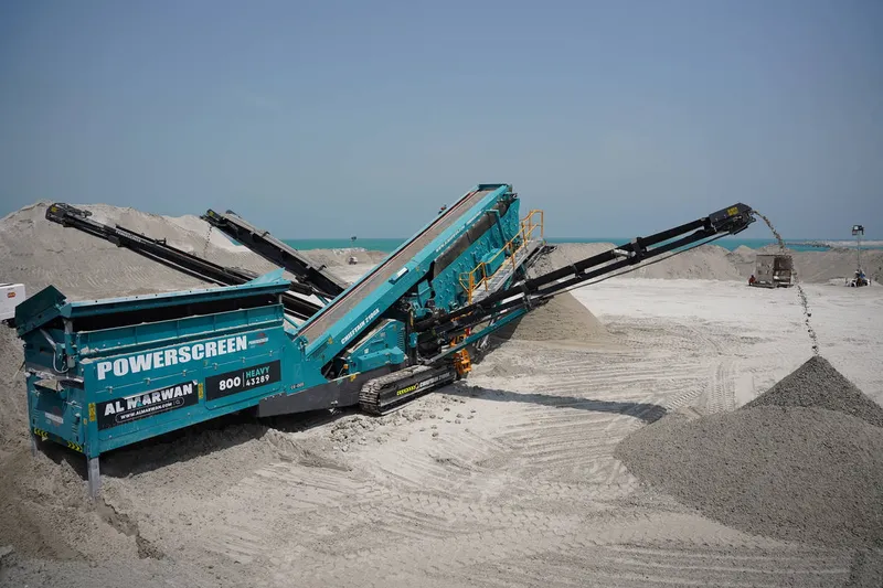 Mobile Screener at work on a quarry site in Abu Dhabi - Al Marwan Machinery