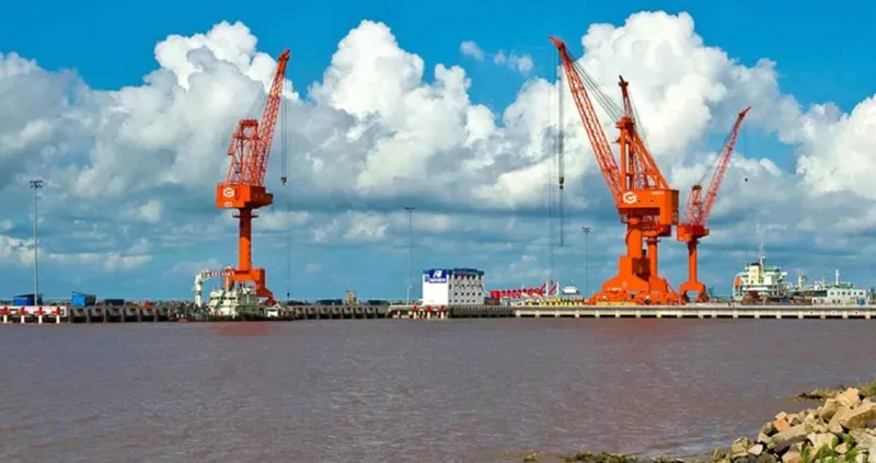 Genma level luffing cranes