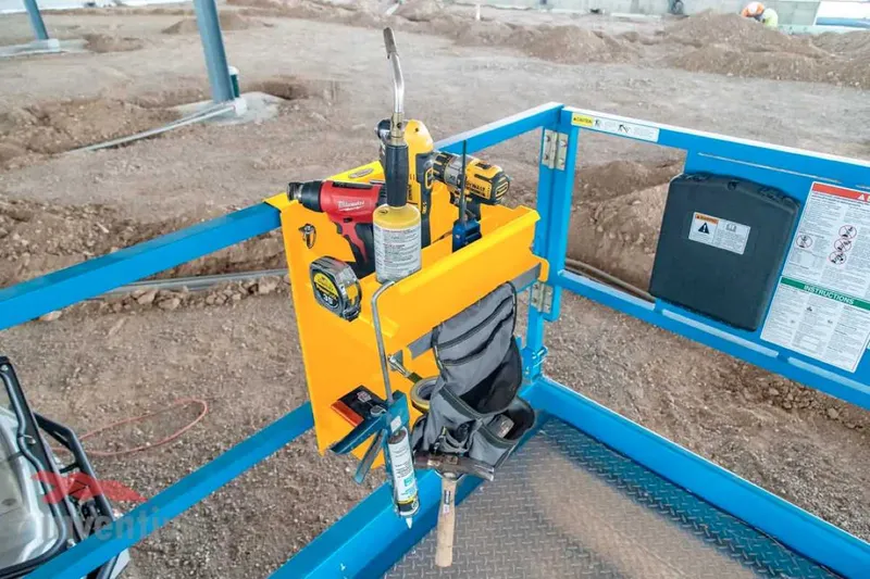 Integrated tool tray on a manlift platform