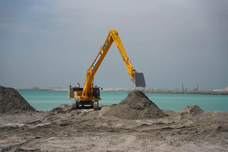 Komatsu excavator PC850 with long-reach boom