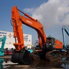 2017 Hitachi ZX870 Crawler Excavator - front-right - Al Marwan Machinery