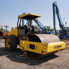 2018 Bomag BW 211 D-40 Single Drum Roller Front Right View - RO-0445