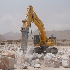 Rent Medium 35-Ton Track Excavators | Al Marwan