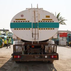 This used 2004 Man 33.373DFC 6x4 Water Truck have a liquid capacity up to 5000 gallons. Buy this heavy truck on Al Marwan.