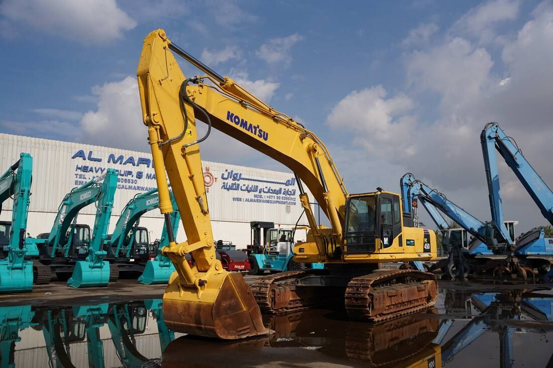Komatsu PC450-8 Track Excavator 2016 front-right-view - Al Marwan Heavy Machinery