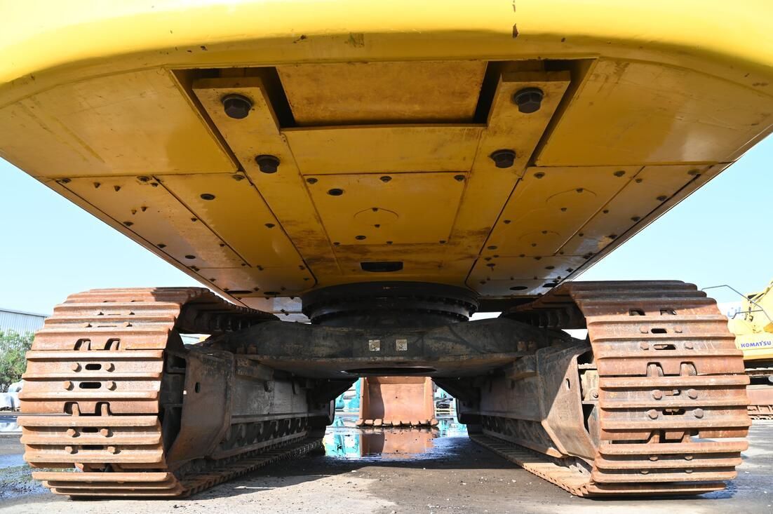 2016 Komatsu PC450-10 Track Excavator undercarriage-view - Al Marwan