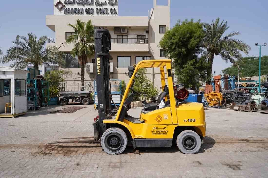 2004 Hyster H4.00XMS-6 Forklift right-side-view