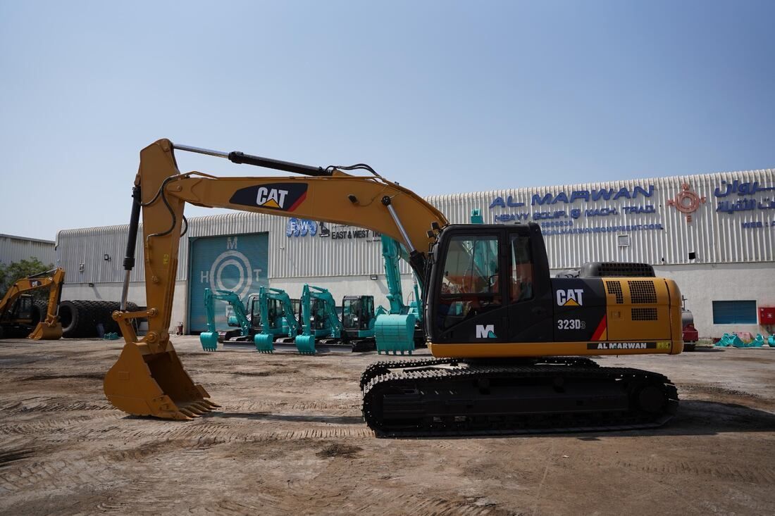 2020 CAT 323D3 Track Excavator left side view - Al Marwan Machinery