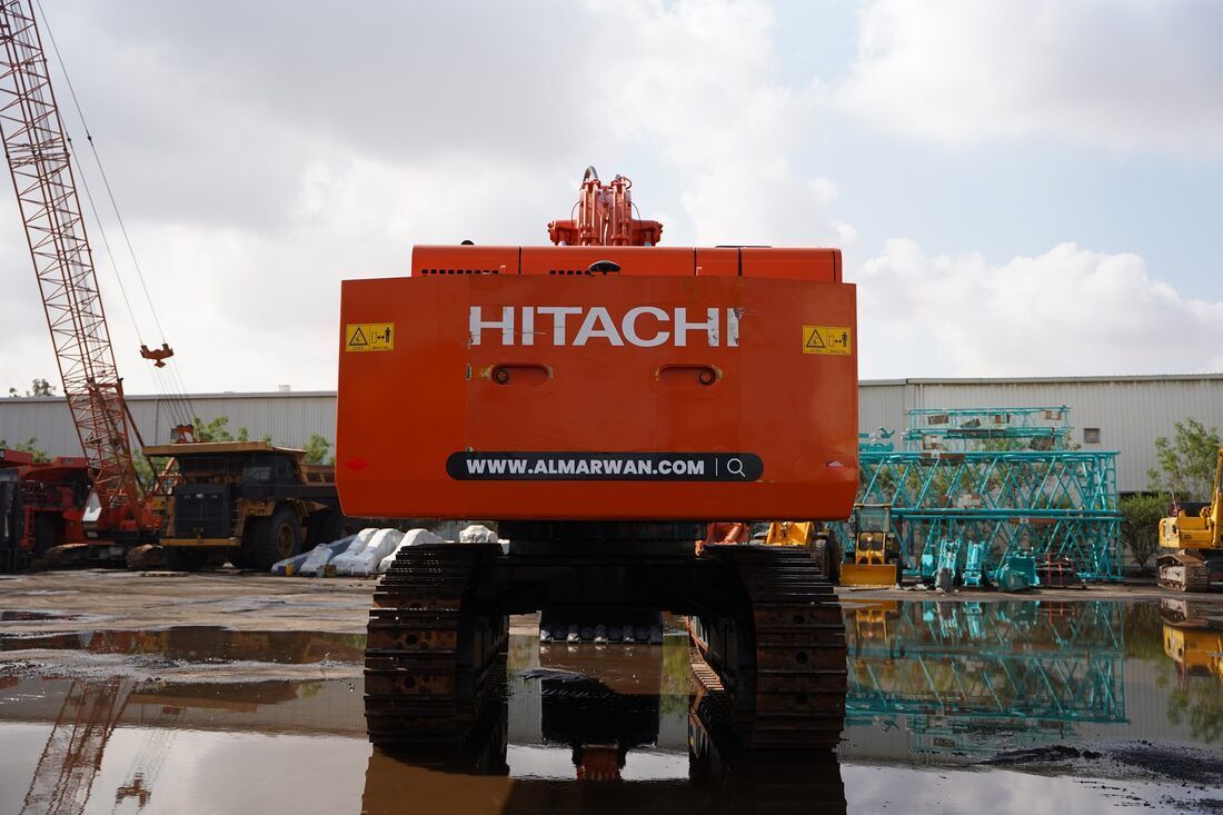 2017 Hitachi ZX870 Crawler Excavator - rear - Al Marwan Machinery