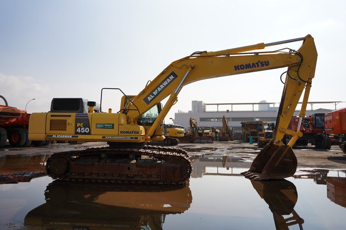 Komatsu PC450-8 Track Excavator 2016 left-side-view - Al Marwan Heavy Machinery