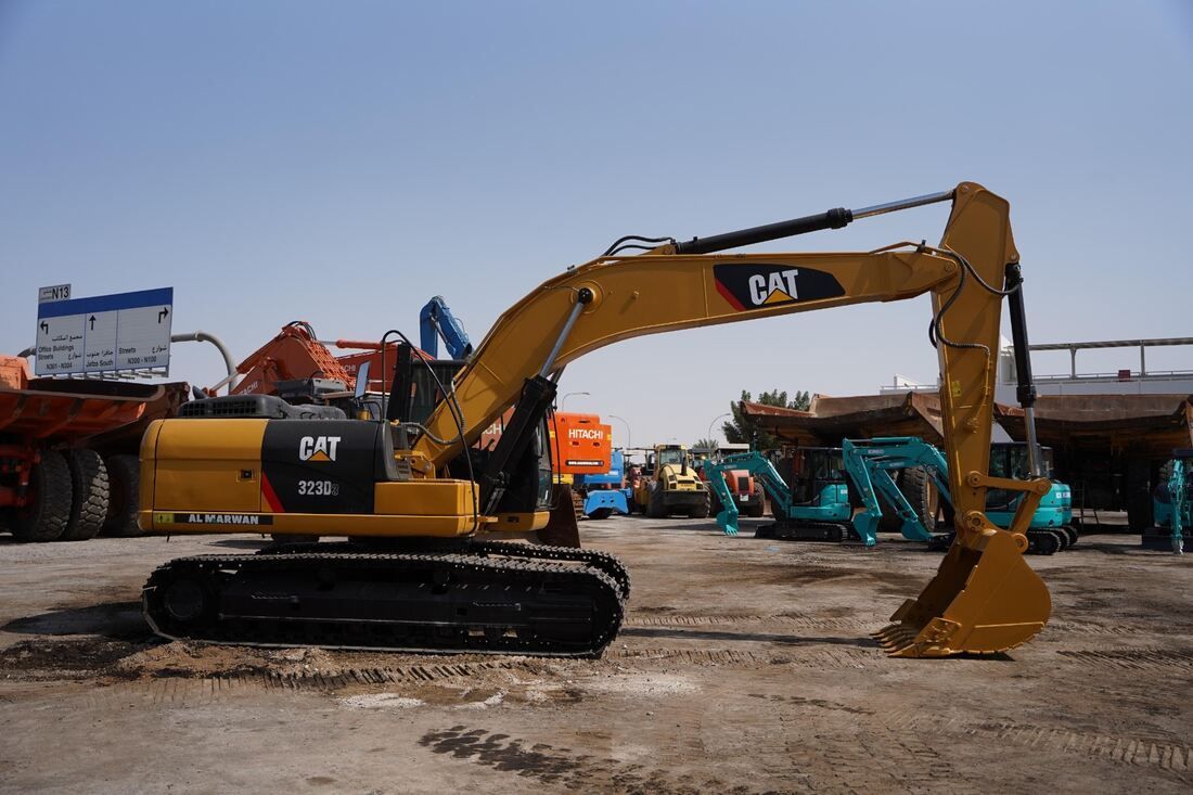 2020 CAT 323D3 Track Excavator Right Side View - Al Marwan Machinery