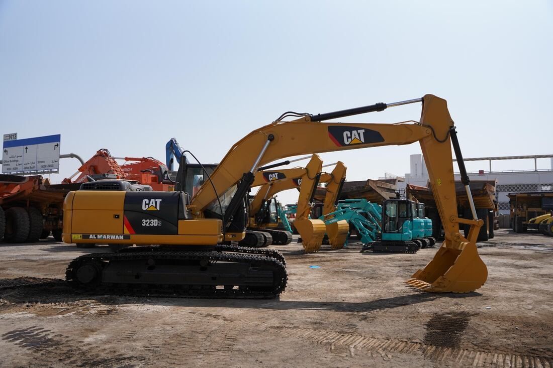 Cat 323D3 Track Excavator 2020-Side-Left-Al Marwan