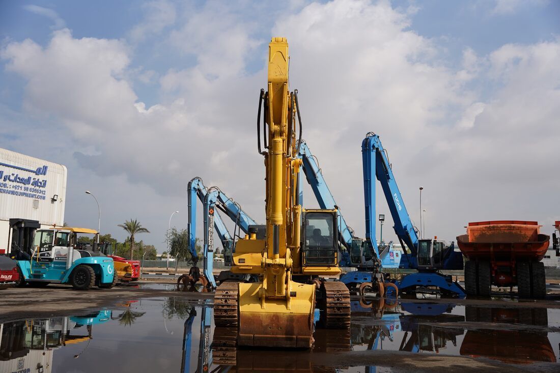 Komatsu PC450-8 Track Excavator 2016 front-view - Al Marwan Heavy Machinery
