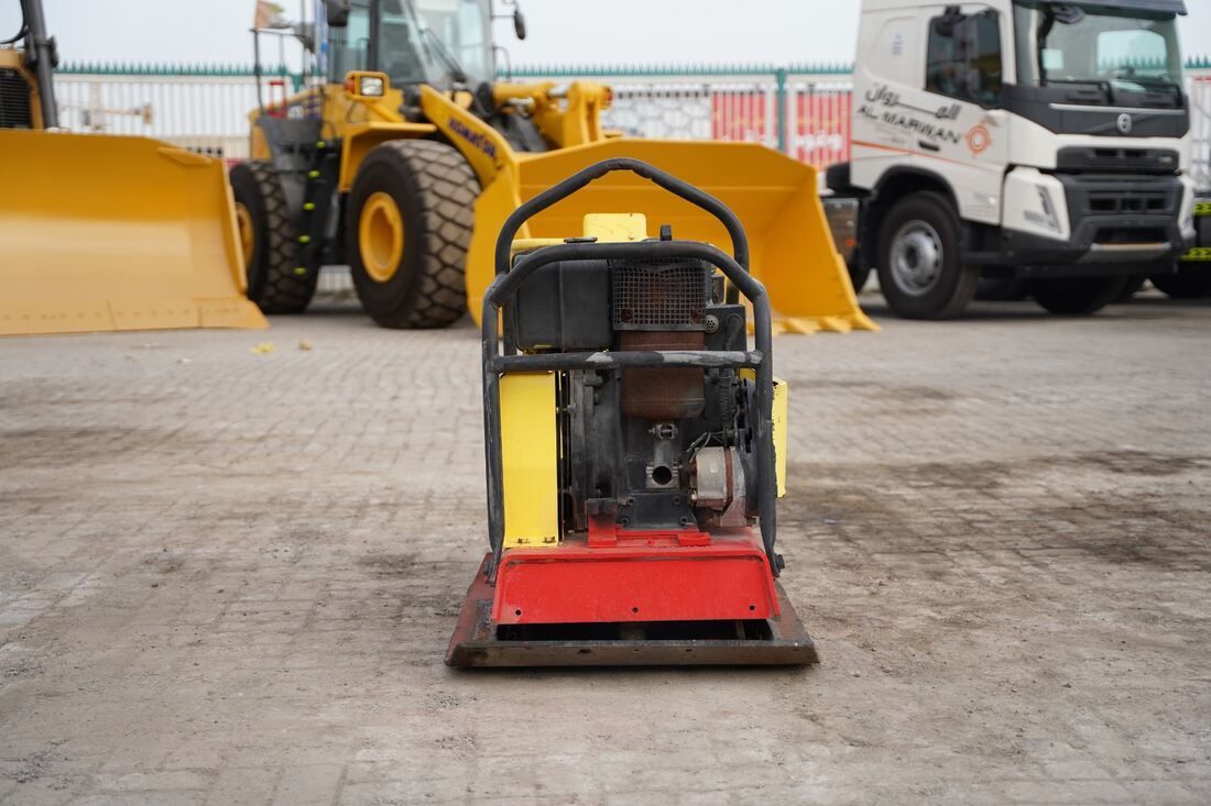 2001 Dynapac LG550 Plate Compactor front view - Al Marwan Machinery