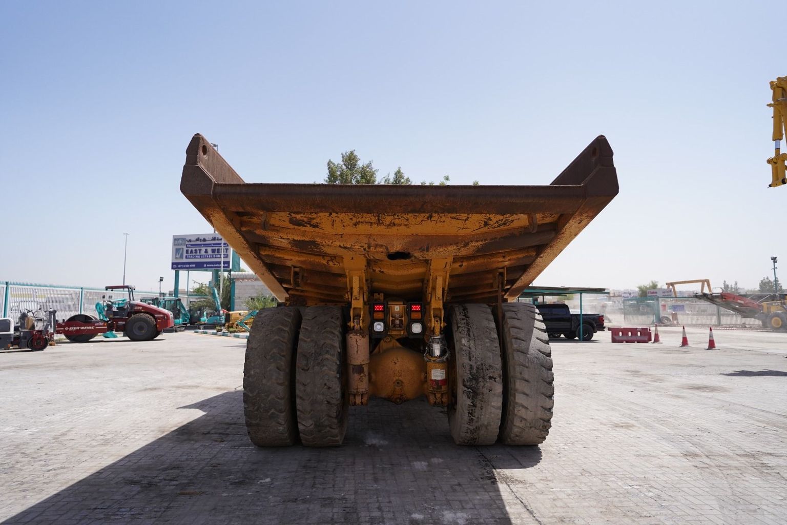 1999 Used Caterpillar 769D 71-Ton Rigid Dump Truck Off-Highway Hauler