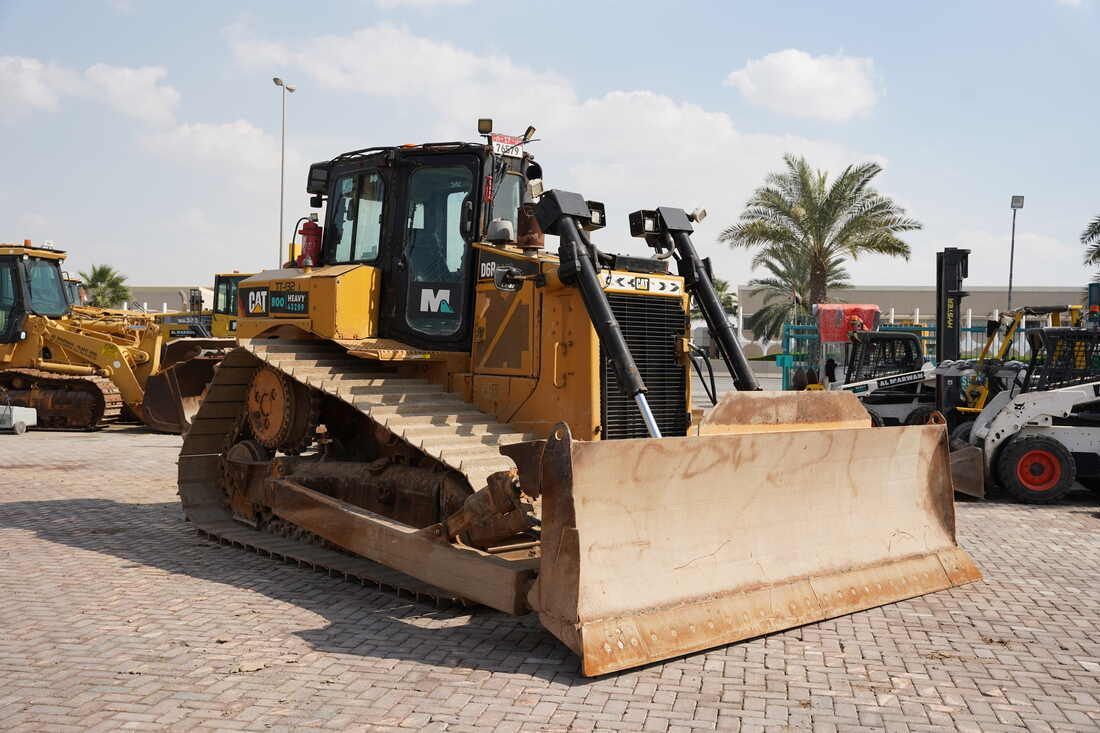 Buy the Cat D6R LGP Bulldozer-Heavy Duty Tasks | Al Marwan 
