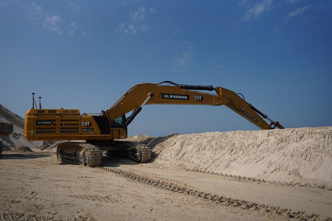 Rent Large 95 Ton Long Reach Track Excavators | Al Marwan