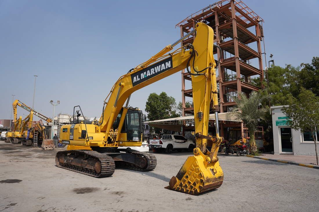 2015 Komatsu PC220-8M0 Track Excavator Front right view |Al Marwan