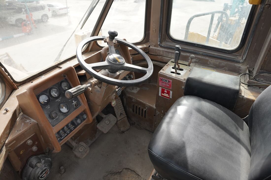1988 Cat 992C Large Wheel Loader cabin view| Al Marwan Machinery